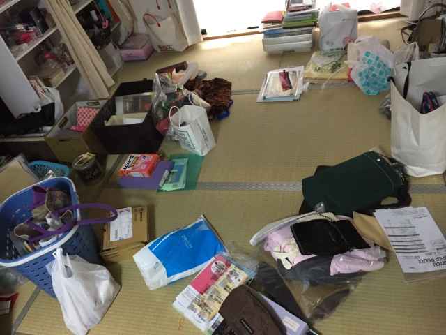 松原市の不動産を高く売るには、建物内外の動産類（残置物）を先に処分するべし